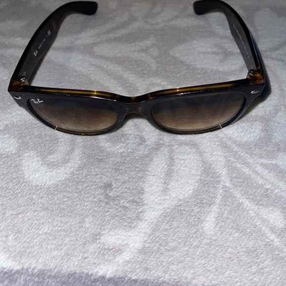 Ray-Ban Wayfarer Classic Sunglasses RB2132 - Picture 2 of 6